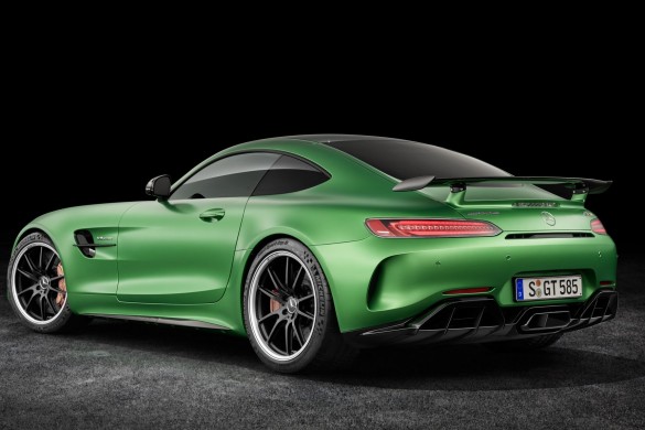 La Mercedes-AMG GT R entre en piste