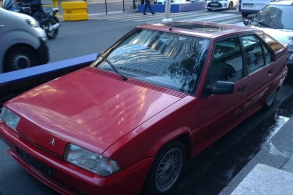 100 Citroën dans Paris pour le centenaire des chevrons