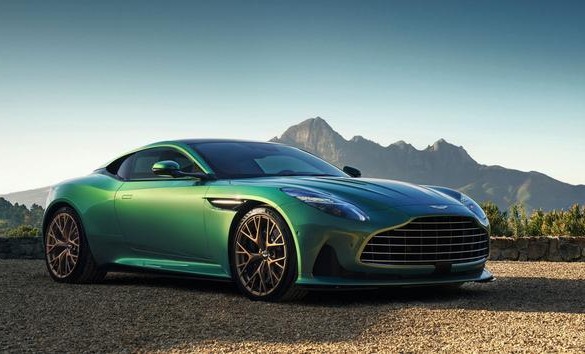 Aston Martin DB12, la même en mieux ?