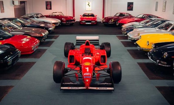 Une collection de Ferrari en vente à Paris