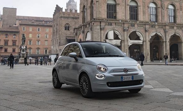 Fiat 500 BSG 1.0 Hybrid, toujours aussi branchée